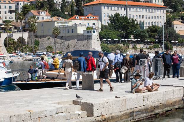 Dubrovnik: Veliki broj turista u razgledavanju grada