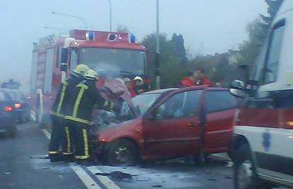 Zagreb: Žena (34) poginula u sudaru dva automobila 