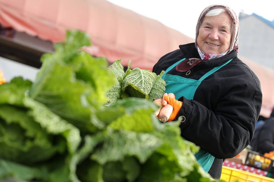 Kumica Dragica (76) na placu je već 66 godina: 'Smiju se kad kažem da nije špricano...'