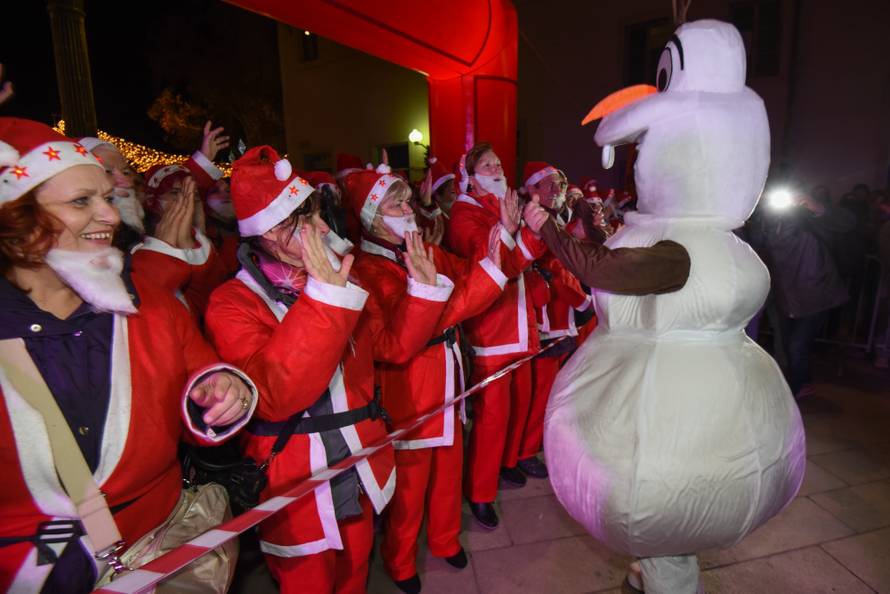 Advent u Zadru: Veseli Djedovi Božićnjaci protrčali su gradom