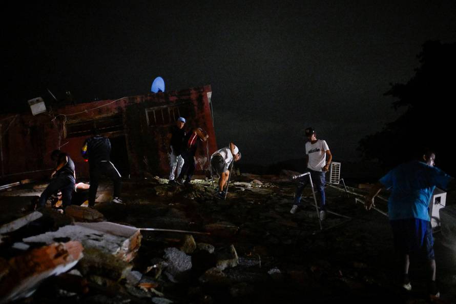 Aftermath of earthquakes in La Guaira