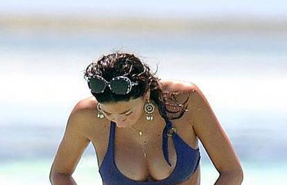 Trudnoj ženi Briatorea na plaži provirila bradavica