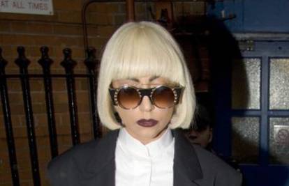Lady GaGa tvrdi kako je samo zbog svilenog rublja kreativna
