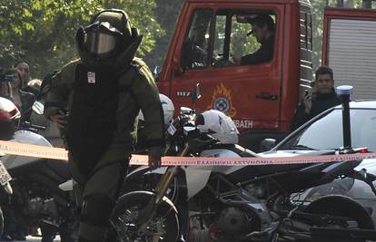 Grčka: Pred veleposlanstvo Švicarske bacio manju bombu
