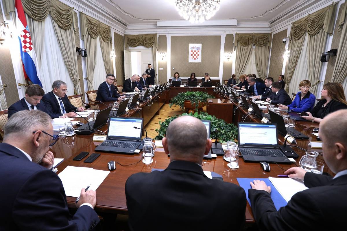 Vlada nabavlja namještaj koji će nas stajati čak 680.000 kn