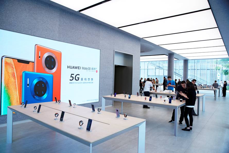 Neke  tvrtke opet mogu raditi s Huaweijem, a čeka se Google