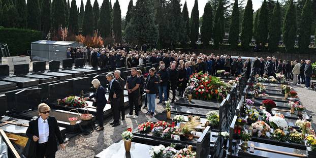 FOTO Armada je uz bakljadu ispratila dopredsjednika Rijeke Deana Šćulca na vječni počinak