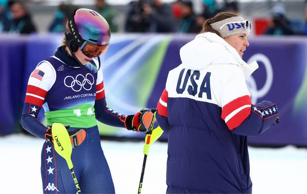 FOTO Slovenci prvi u skijaškim skokovima, brat i sestra osvojili zlato u curlingu, Shiffrin druga