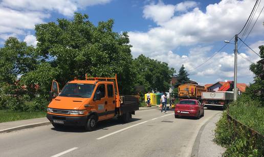 Sad su se sjetili! Nakon smrti curice stavljaju ležeće policajce