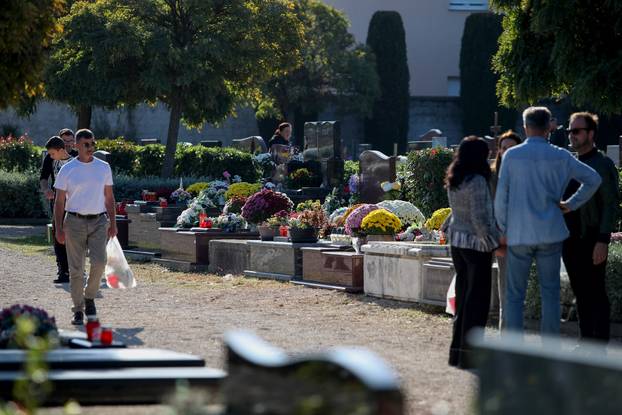 Zadar: Blagdan Svih svetih na Gradskom groblju