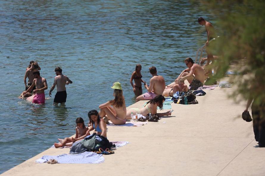 Split: 34 stupnja Celzijevih mnoge su Splićane natjerali na plaže