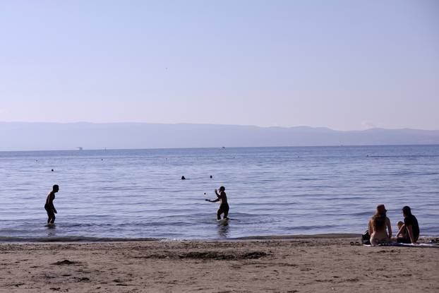 Prvo ovogodišnje jesensko jutro na Bačvicama
