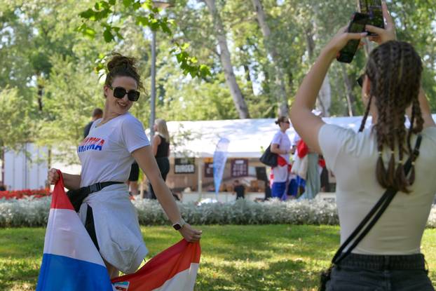 Zagreb: Obožavatelji u fan zoni na Bundeku uoči koncerta