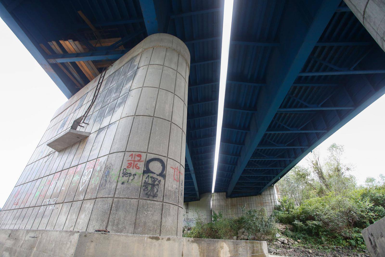 Zagreb: Zatvoren most Sava zbog puknuća dva čelična ležaja