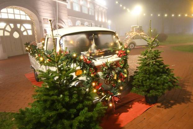 Vozila puna plišanih medvjedića apsolutni su hit adventa u Virovitici