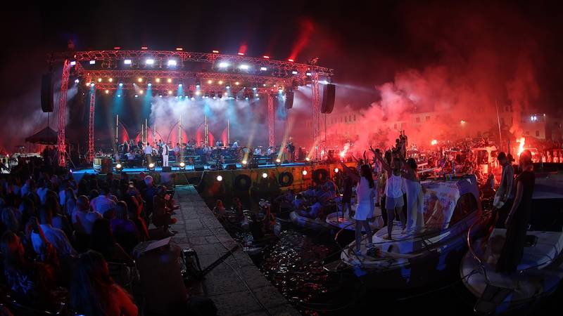 FOTO Vela Luka pjeva Oliveru: Na pozornici Jozinović, Kondža, Tolja, Grašo, Nina, Cvek, Ićo...