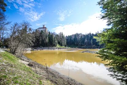 FOTO Ovako izgleda jezero kod dvorca Trakošćan: Obilna kiša ga napunila pa su stali radovi