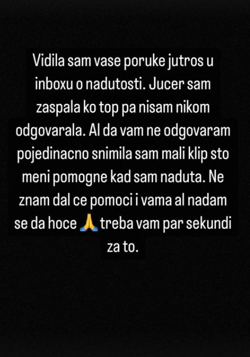 Ella Dvornik u gaćicama gladila trbuščić: Izgleda kao 16. tjedan