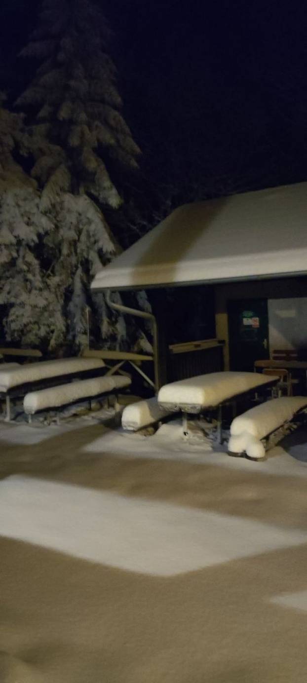 FOTO Na Sljemenu je pao snijeg, zabijelile su i Lika i Gorski kotar