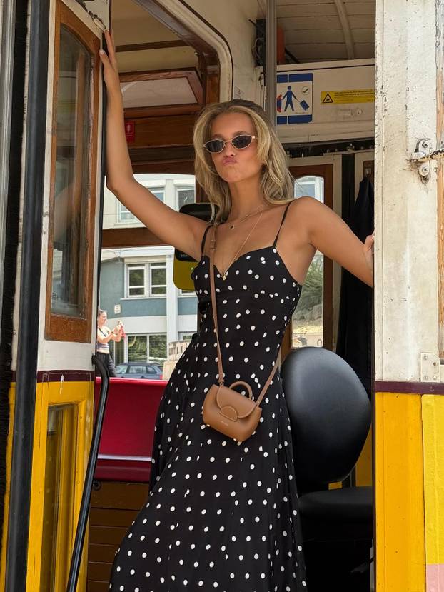 FOTO Ljubila je nogometnu i F1 zvijezdu, sad je slobodna kao ptica i pali pratitelje u bikiniju