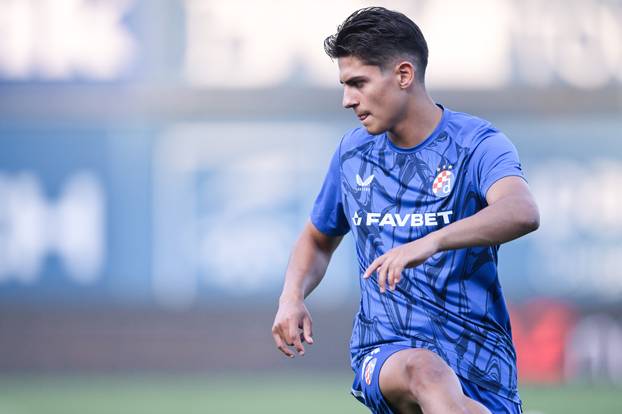 Zagreb: Zagrijavanje igrača Dinama pred utakmicu 1. kola SuperSport HNL GNK Dinamo - NK Slaven Belupo