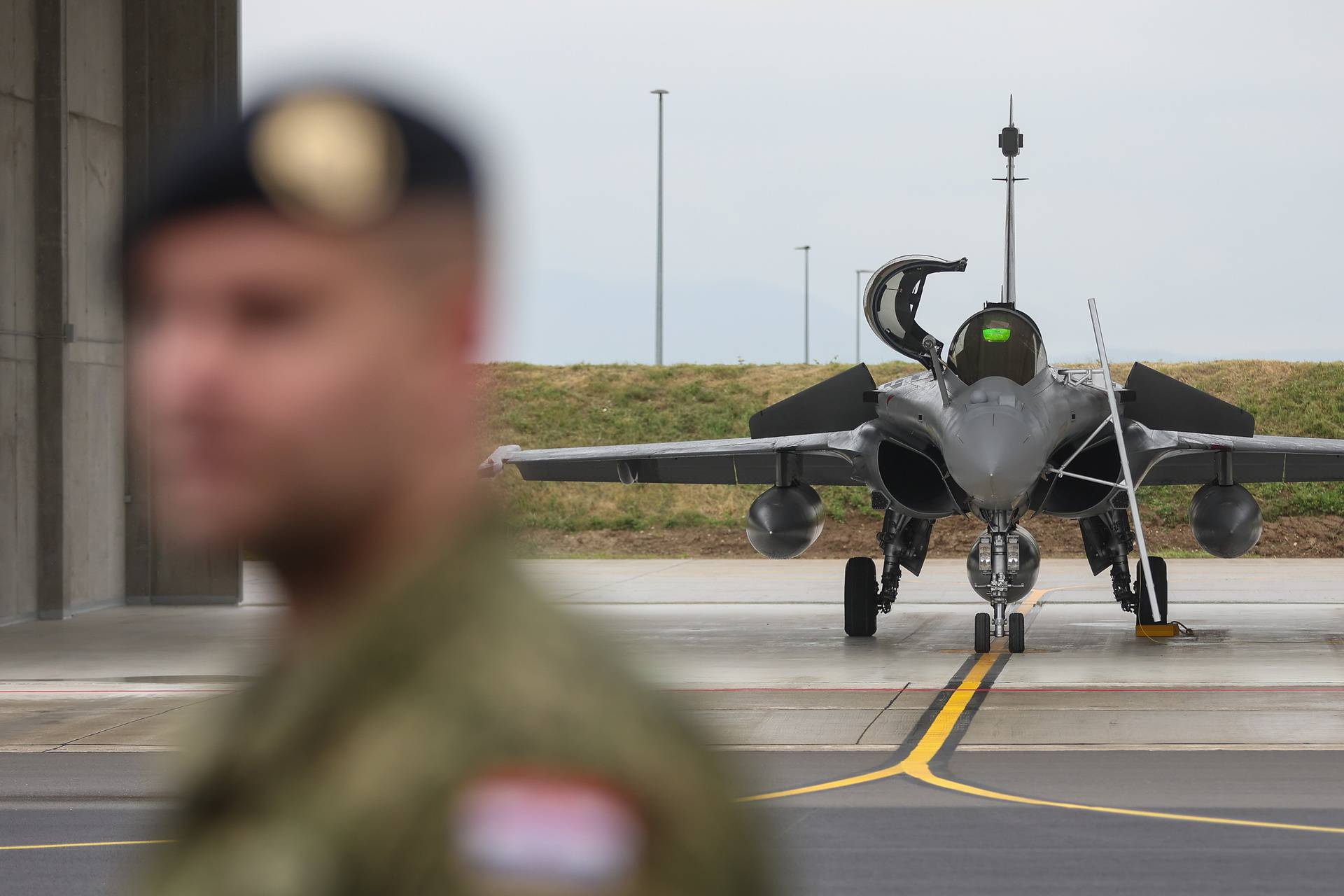 Zagreb: Rafalei će, dok nisu u zraku, biti parkirani u hangarima u vojarni