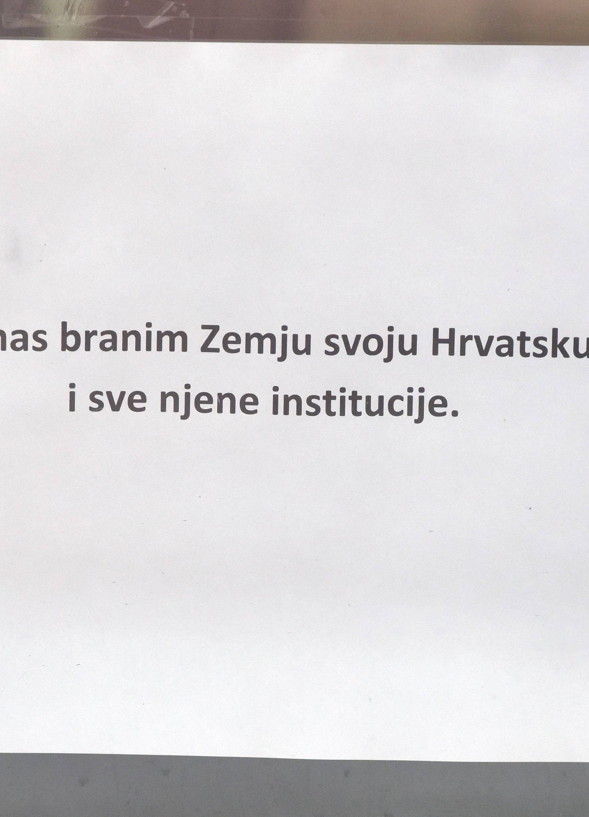 'Ma, tko si ti da mene tjeraš iz škole opančarko ortodoksna?'