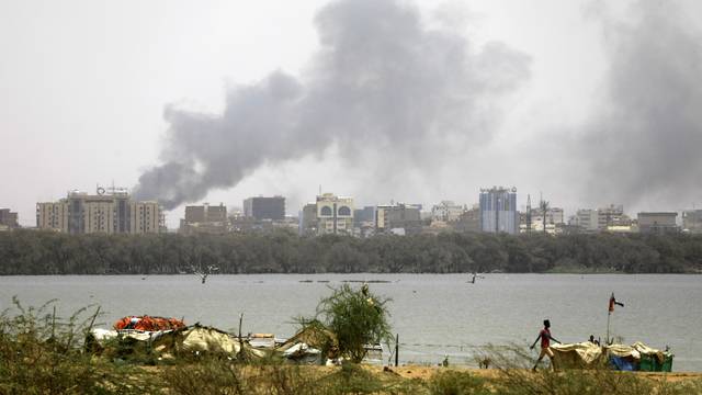 SUDAN-KHARTOUM-GUNFIRE-SMOKE