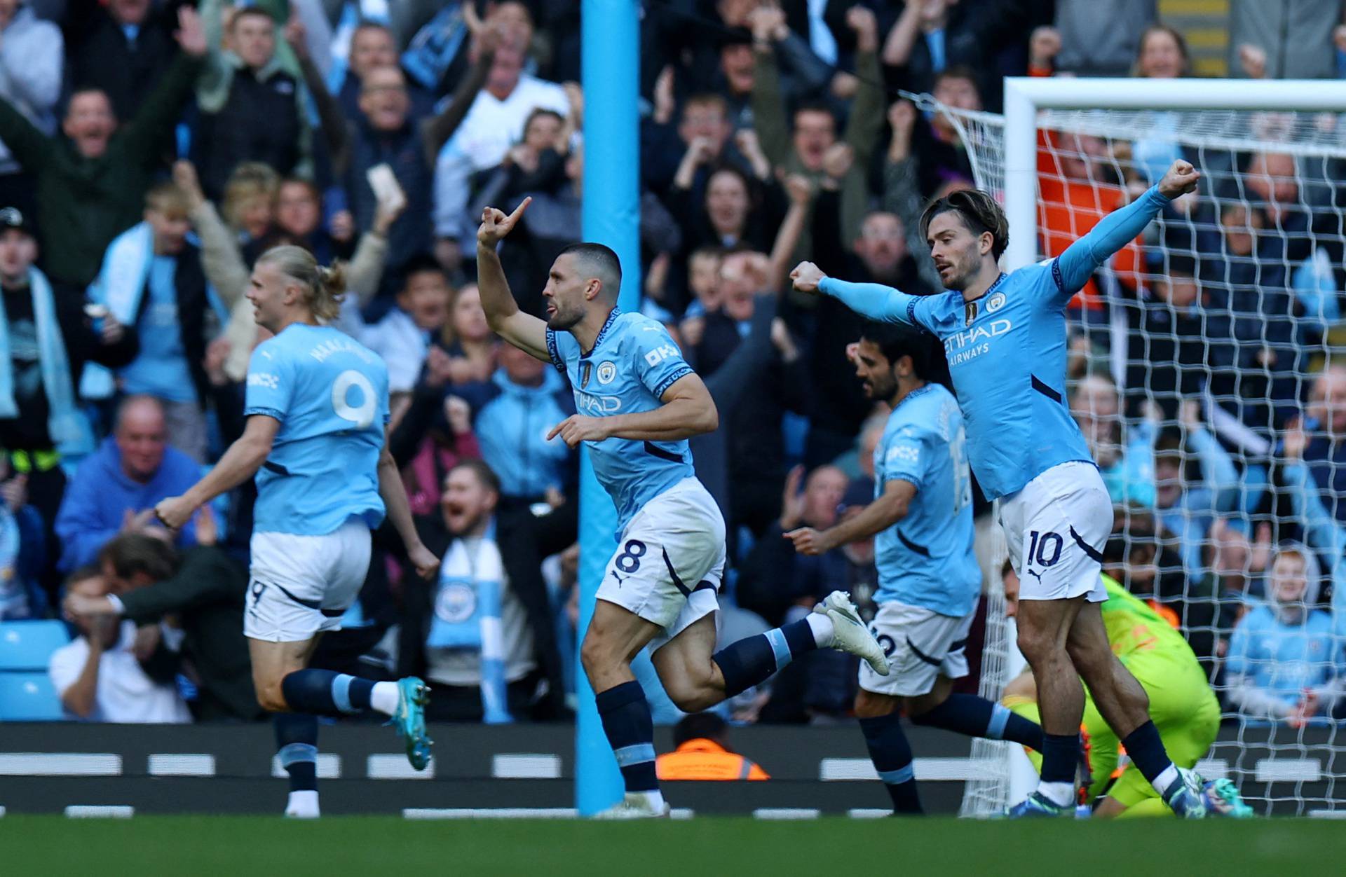 Premier League - Manchester City v Fulham