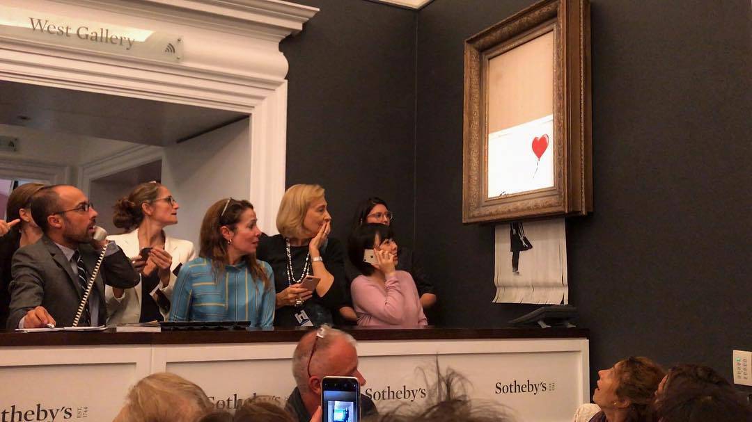 Oglasio se Banksy: Ugradio je šiljke i iz publike pratio aukciju