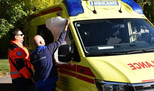 FOTO Ovo je propucano vozilo saniteta. Tehni&ccaron;ar pogo&dstrok;en u &scaron;aku: 'Ovo jo&scaron; nismo imali'