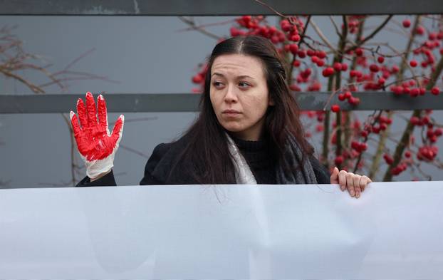 Zagreb: Mirna akcija solidarnosti sa svim žrtvama represivnog sustava u Srbiji ispred srpske ambasade