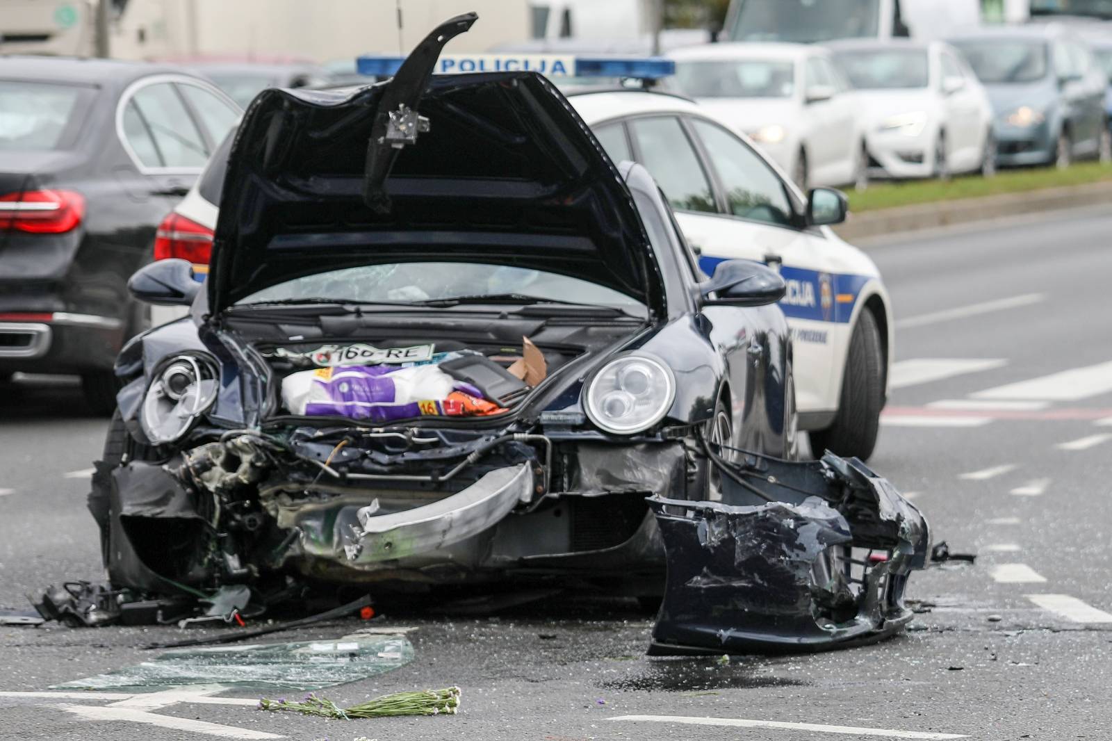 Zagreb: Sudar dvaju osobnih automobila na križanju Zagrebačke avenije i Hrgovića