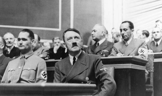 Hitler je bio ležerni podstanar kod Židova. Tada se po prvi put pojavila crna svastika u Austriji