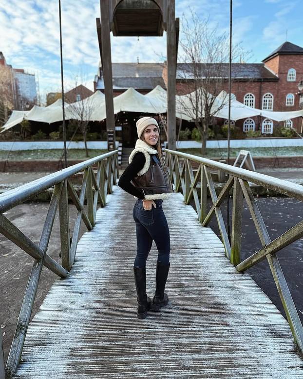 FOTO O potezu njenog momka bruji cijeli svijet. Ona je bivša hokejašica, ali i profesorica...