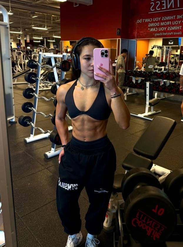 Dnevno jede oko 3000 kalorija, a tijelo joj je čista inspiracija