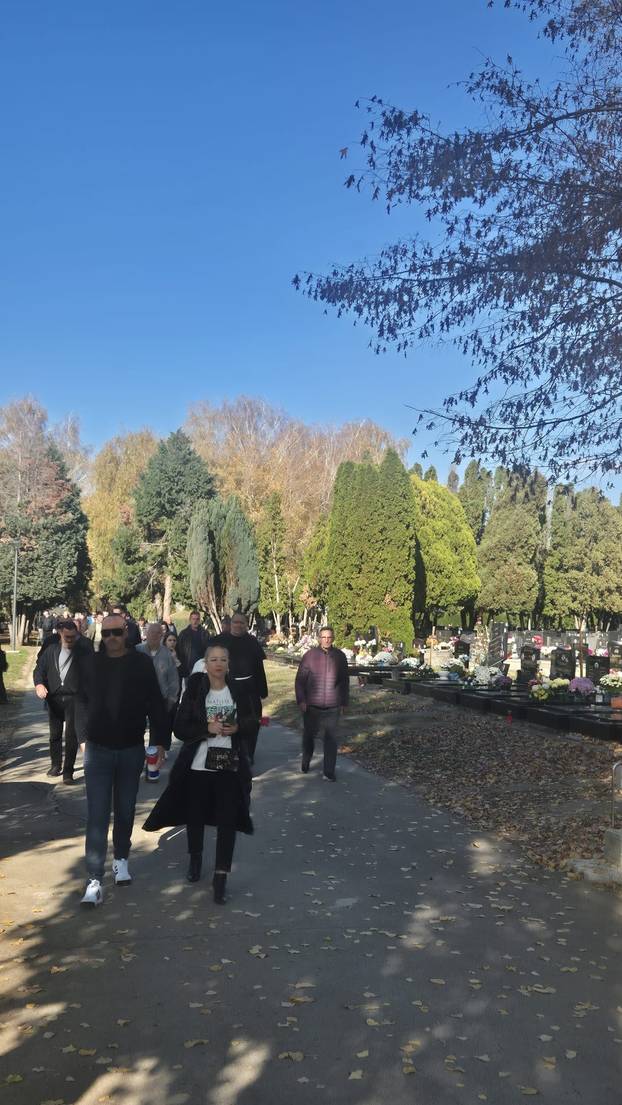 FOTO Posljednji ispraćaj heroja Vukovara Nicoliera:  Ljudi stižu iz cijele Hrvatske. Grad je pun...