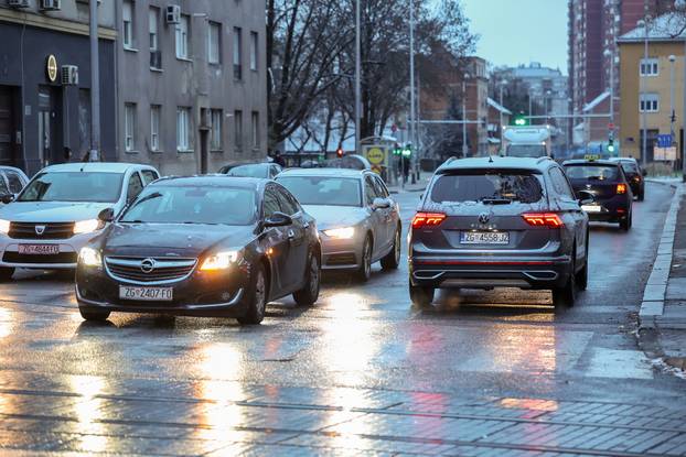 Zagreb: Lagani sniježni pokrivač u središtu grada