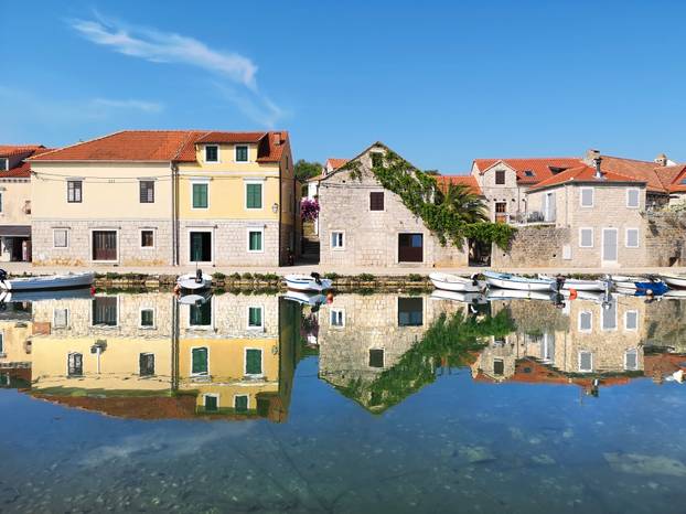 Old,Historic,Houses,In,Vrboska,Village,,Hvar,Island,,Dalmatia,,Croatia,