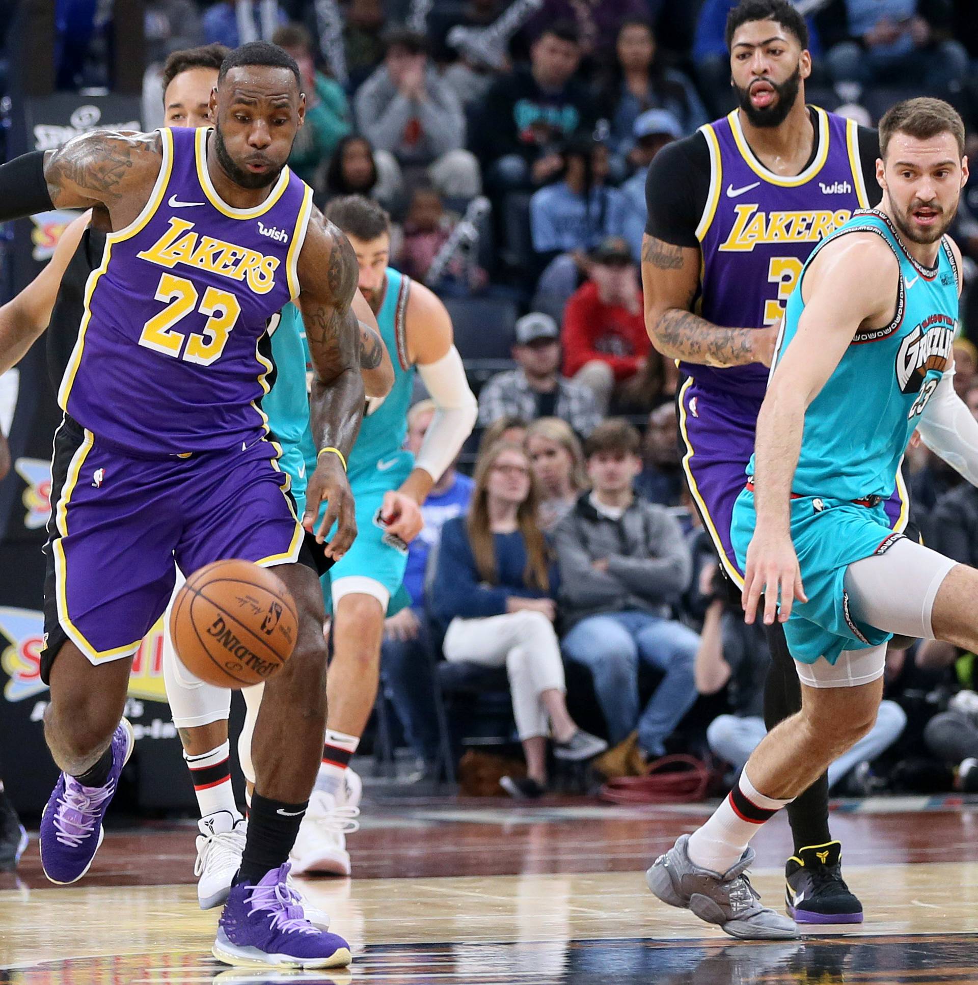 FILE PHOTO: NBA: Los Angeles Lakers at Memphis Grizzlies