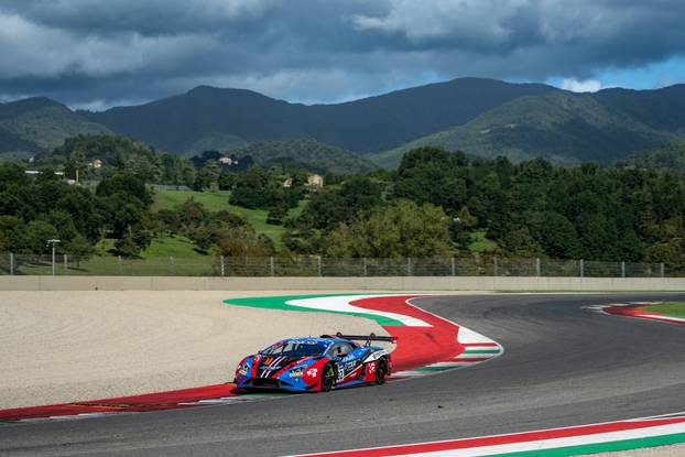 FOTO 24sata na utrci u Italiji. Pogledajte spektakl s hrvatskim vozačem za volanom Huracana
