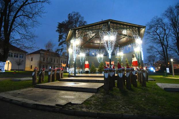 Božićni ugođaj na adventu u Slatini