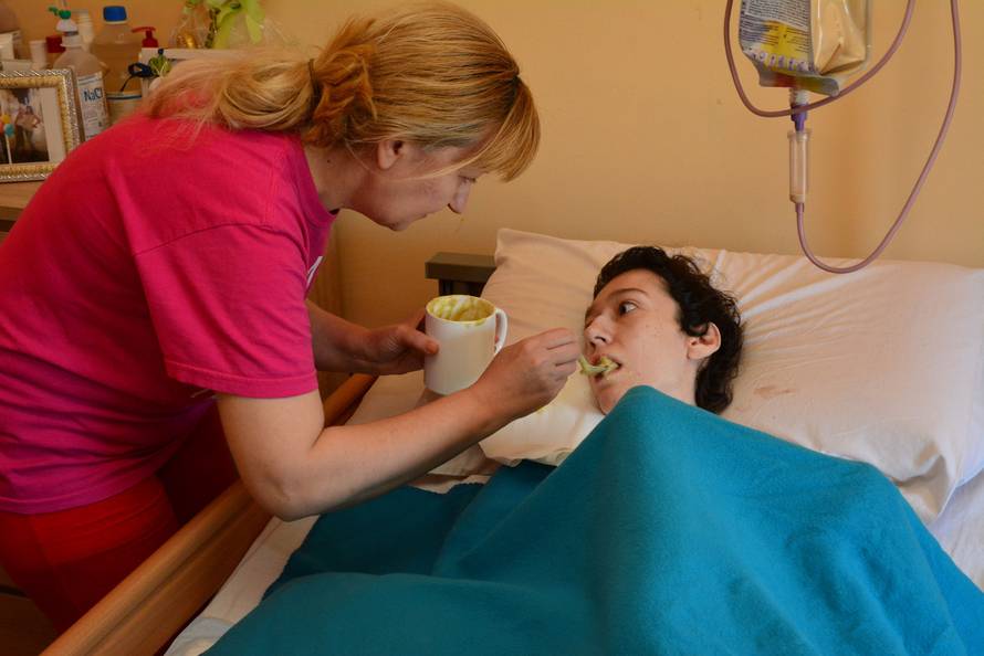 Teško bolesna djevojka iz svog stana nije izašla još od 2014.