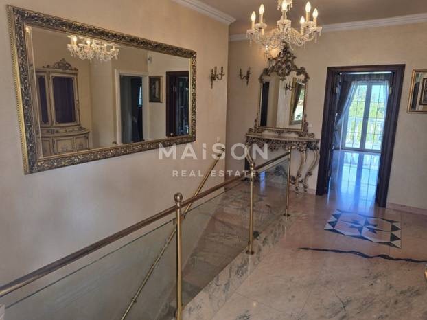 FOTO U Hrvatskoj se prodaje vila: Zlatna tuš kabina. Versace. I malo Valentina. Cijena? Sitnica