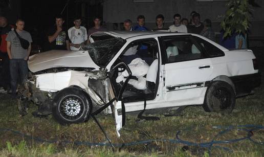 Dvoje poginulih u sudaru dva auta nedaleko Osijeka