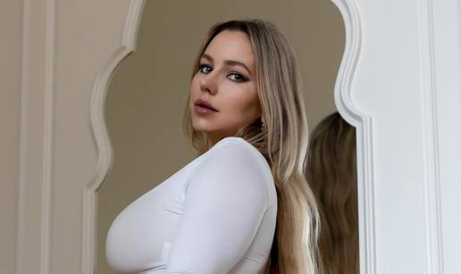 FOTO Tijelo - remek djelo: Ova slikarica ru&scaron;i sve stereotipe. Ne znamo je l' bolje slika ili pozira