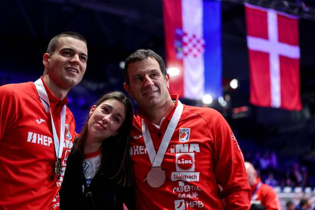 Hrvatski rukometaši slave s obiteljima osvajanje srebra 
