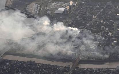 FOTO Pogledajte kako izgleda Japan dan nakon jakih potresa: Ruševine posvuda, izbili požari