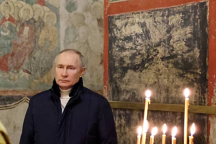 FOTO Bezvoljan i potpuno sam Putin bio na polnoćki u Kremlju