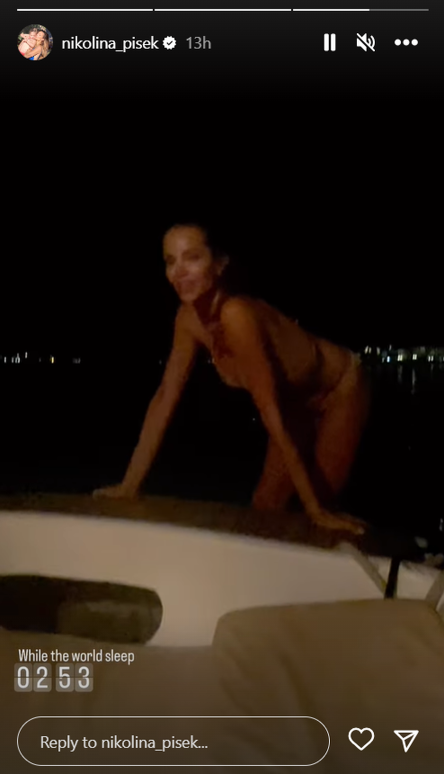 'Kada svijet spava': Pišek spas od toplih noći pronašla u moru